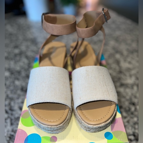 Soda Platform Wedges - Picture 3 of 6